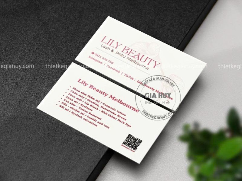 card visit có chứa mã QR