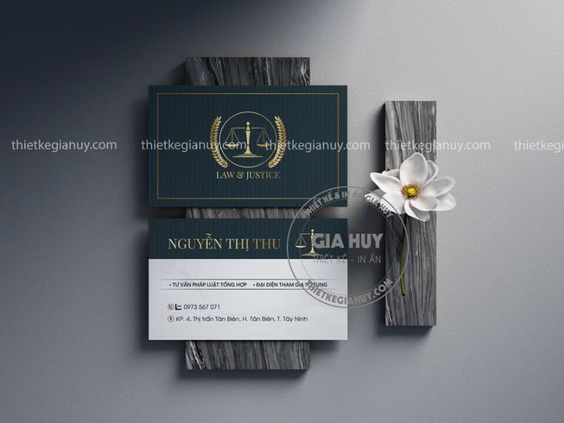 mẫu card visit luật sư cân bằng thể hiện công lý