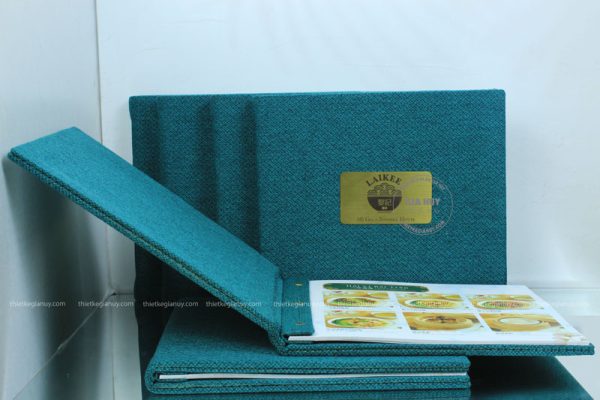 Menu bìa vải màu xanh đóng gáy ốc trong của nhà hàng LAIKEE