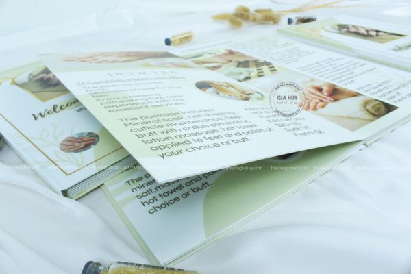 Menu nails bằng nhựa mở phẳng